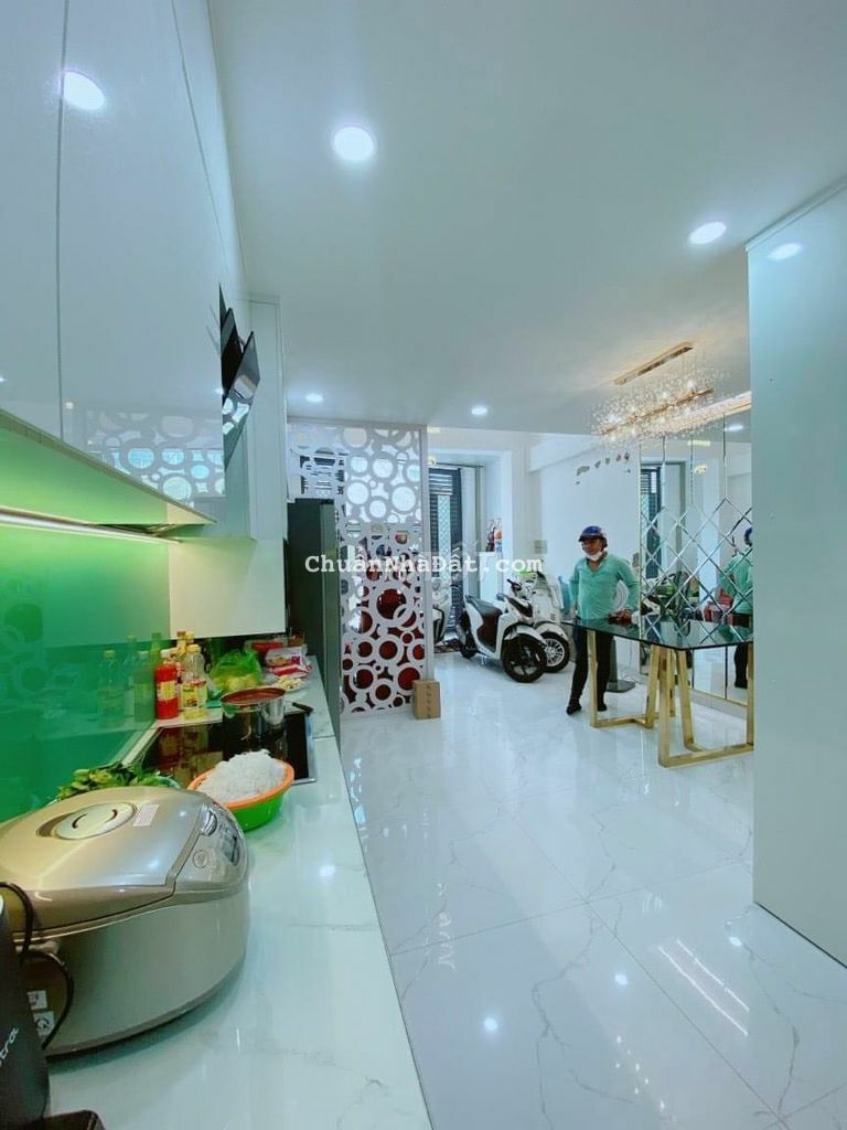 Cần Bán Nhà Chính chủ Full Nội Thất Nhà Đẹp Hẻm Xe HƠi 5 Tầng BTCT