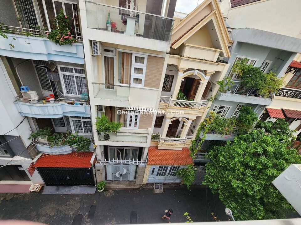 Nhà phố 1 trêt 2 lầu Sân thượng 4PN 5WC Nội thất đầy đủ Gần ETown