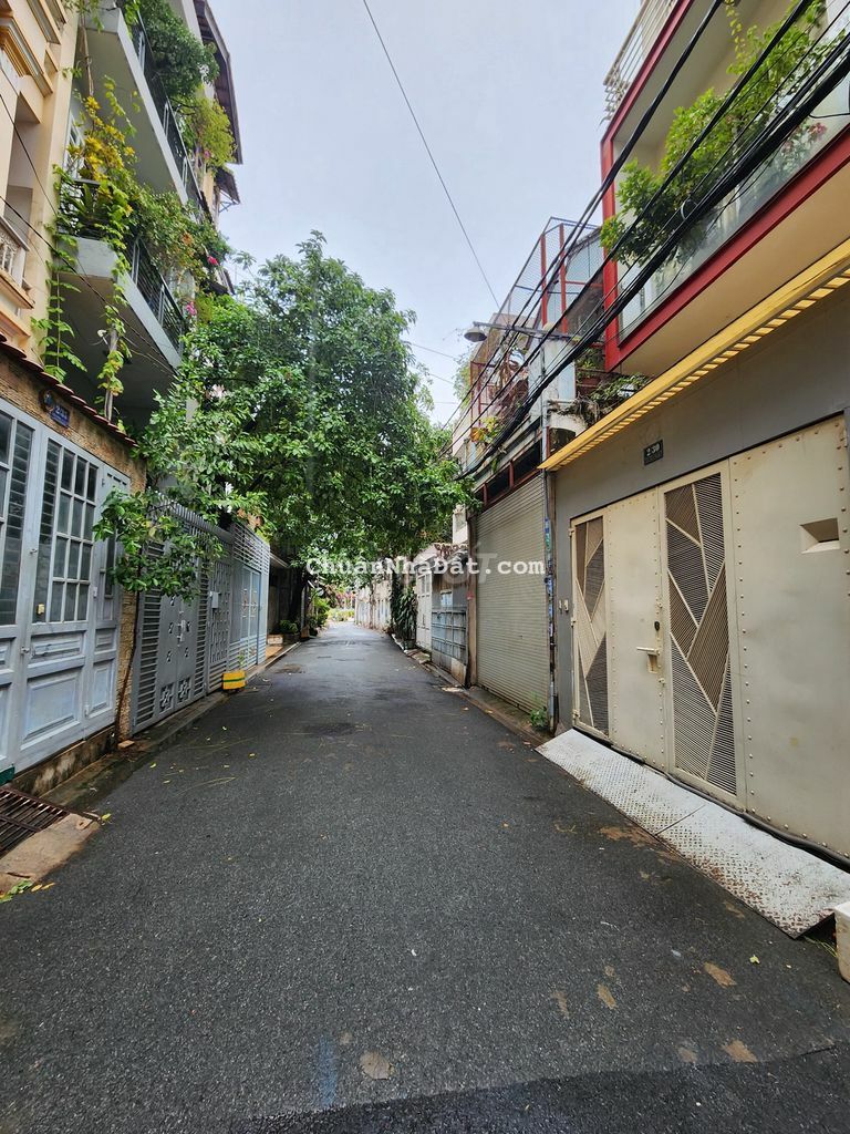 Nhà phố 1 trêt 2 lầu Sân thượng 4PN 5WC Nội thất đầy đủ Gần ETown