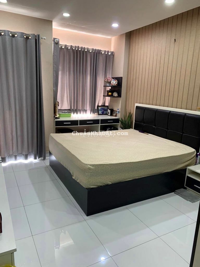NHÀ MẶT TIỀN ĐƯỜNG ĐỒNG ĐEN.QUẬN TÂN BÌNH.60M2.5TẦNG.18TỶ