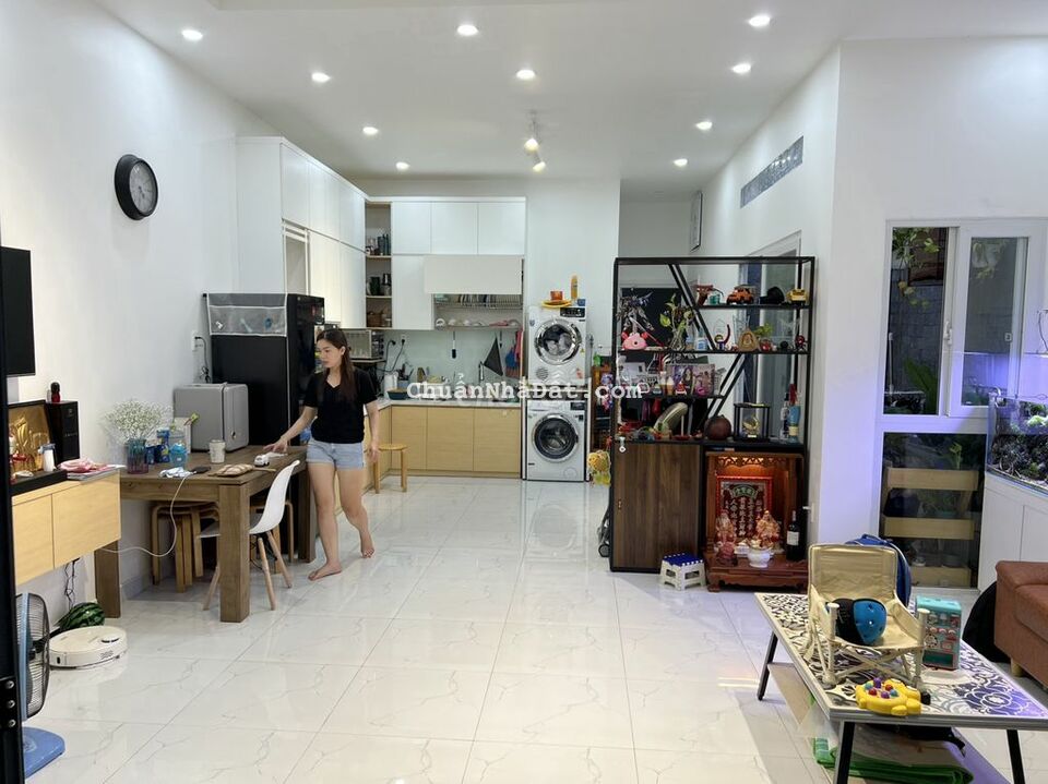 Nhà đường Nguyễn Sỹ Sách sát chợ Tân Trụ, 84m2 chỉ 5,9 tỷ