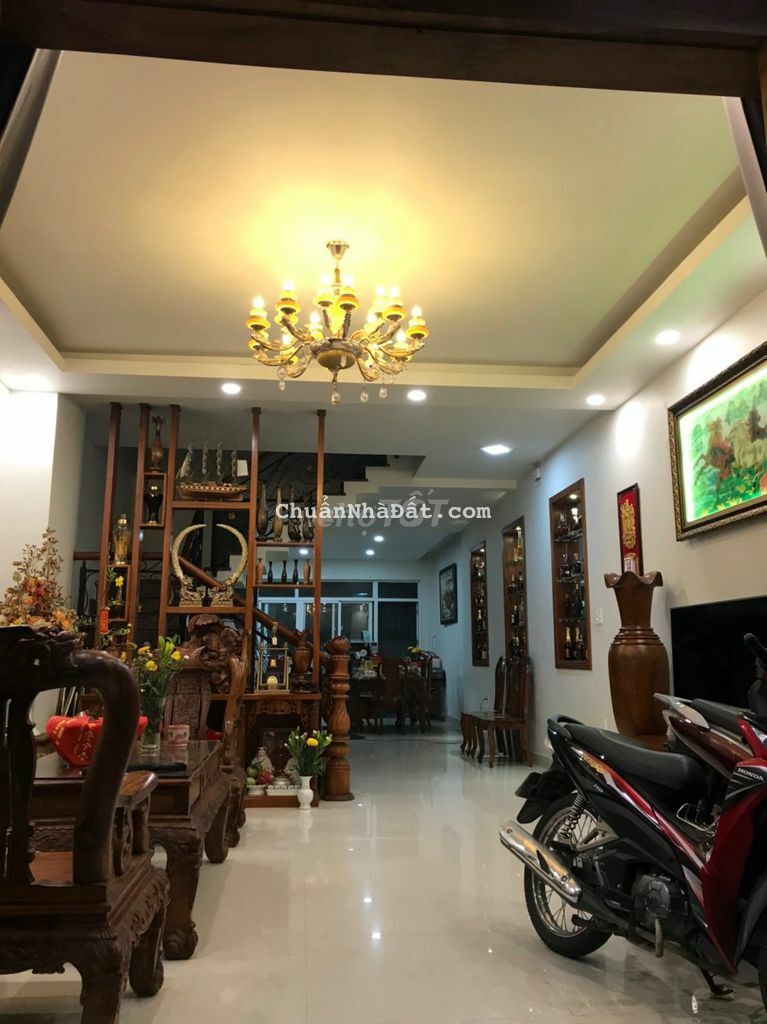 Bán nhà 5 x 20m 1 trệt 2 lầu sân thượng 5pn. Nhà mới vào ở ngay.