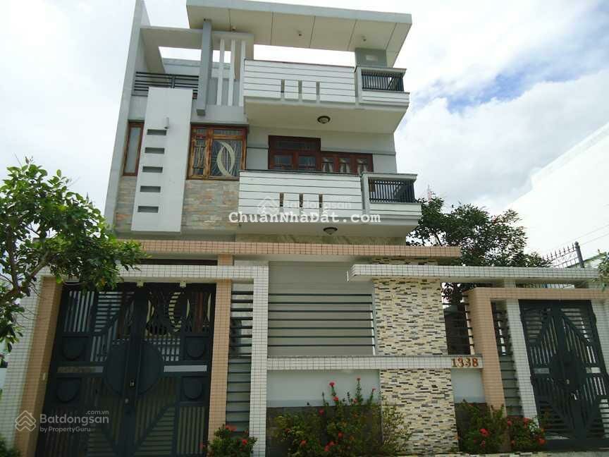 Bán nhà biệt thự sân vườn HXH 6m Khu ADC (DT: 11x13m) CN 150m2 - chỉ 90tr/m2 giá: 13.6 tỷ TL Bán nhà biệt thự sân vườn HXH 6m Khu ADC (DT: 11x13m) CN 150m2 - chỉ 90tr/m2 giá: 13.6 tỷ TL