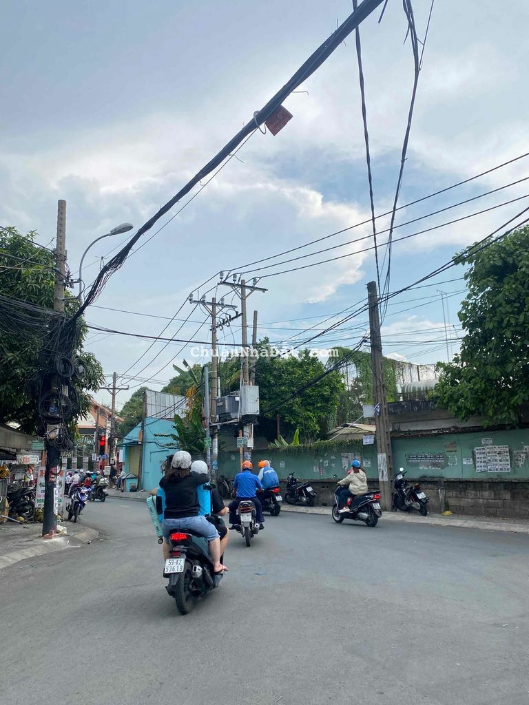 Nhà mới ngay sát chung cư Khuông Việt 62M2, đường xe tải tránh 7m thôn