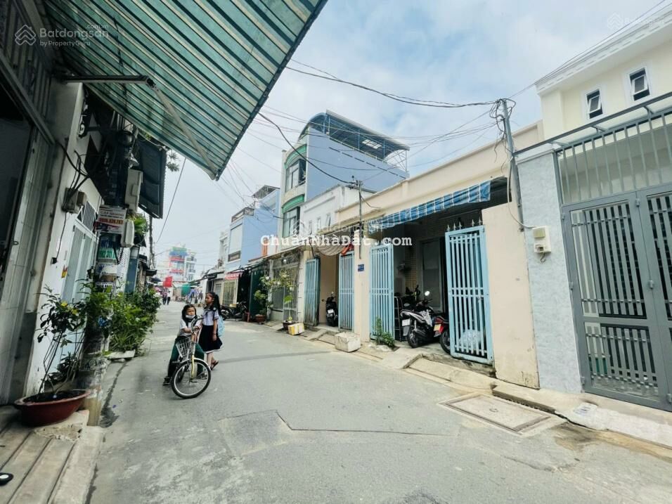 Bán nhà hẽm 6m thông Thoại ngọc hầu ( 4x15,6m) 1 lầu.Giá 6,2 tỷ,cách siêu thị BigC 500m