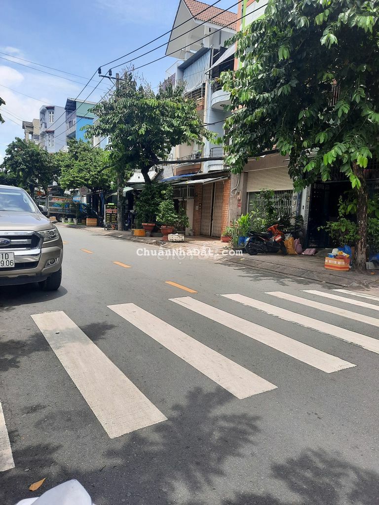 BÁN NHÀ 3 TẦNG, SÁT HẺM XE TẢI, NGUYỄN NGỌC NHỰT, TÂN PHÚ, NHỈNH 3 TỶ.