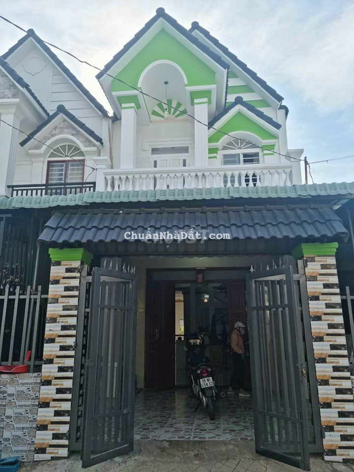 Kẹt tiền cần bán gấp nhà sổ riêng trệt lầu 100m2 sân xe hơi