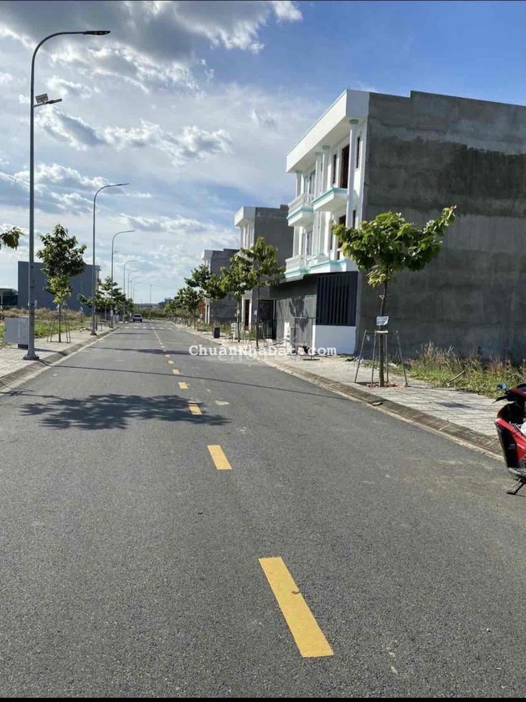 BÁN NHÀ mới xây, 890 triệu vào ở ngay, sát chợ vĩnh tân