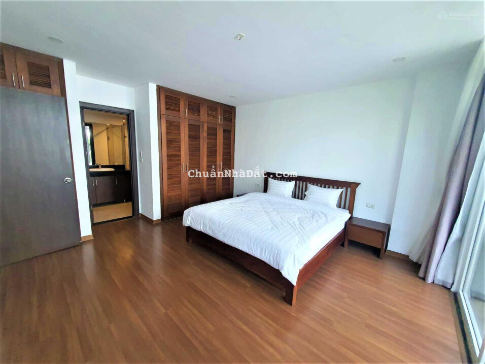 Bán tòa căn hộ dịch vụ - Từ Hoa - 180m2 x 8 tầng - dòng tiền 3 tỷ/năm - giá 69 tỷ - LH 0938010596