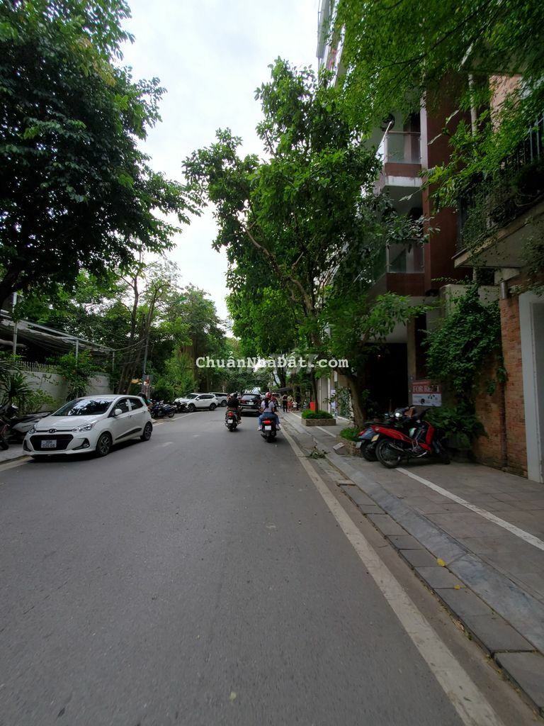 Gộp tài sản, bán nhà mặt phố Quảng An, View Hồ Tây. Dt 183m2, 6 tầng