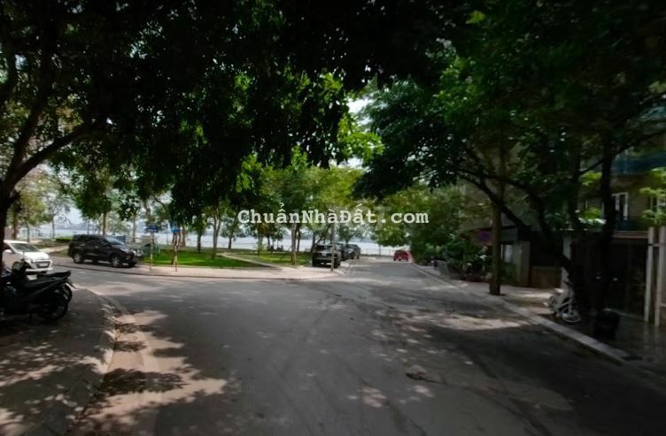 Bán căn nhà mặt phố Quảng Khánh, dt 186m2, 6 tầng, View thẳng Hồ Tây