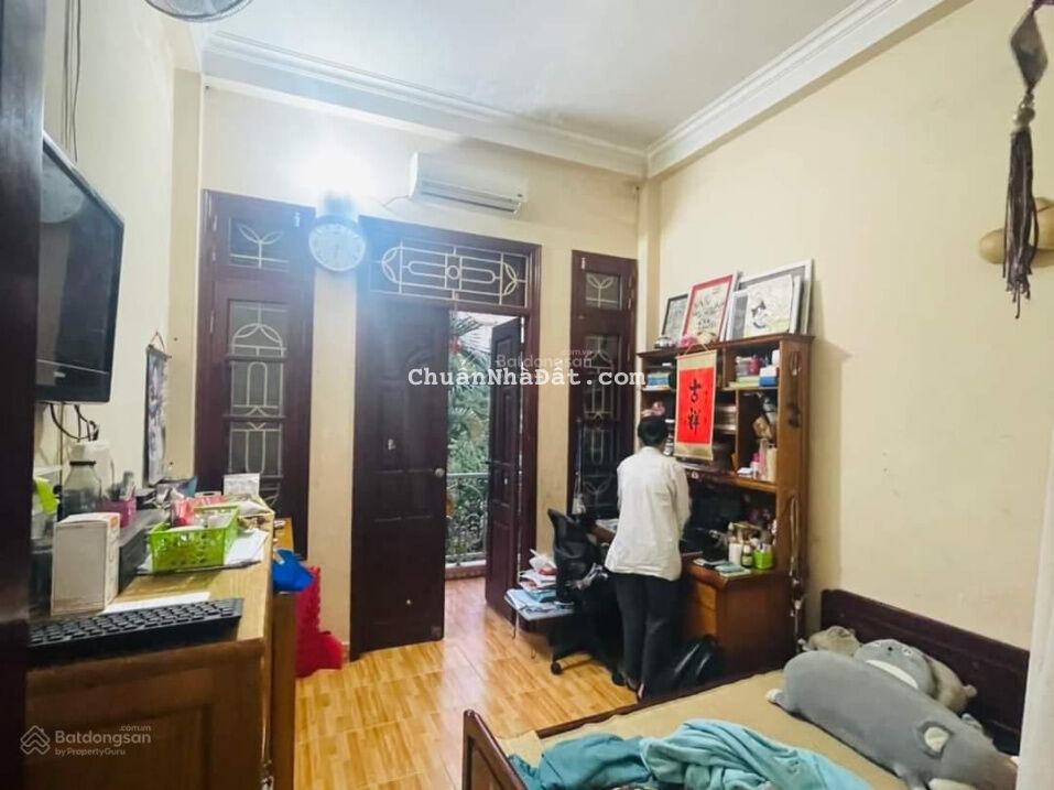 Siêu hiếm! Bán nhà ngõ 38 Xuân La, Tây Hồ, 35m2, 4 tầng, giá chỉ hơn 3 tỷ, dân xây, ở luôn