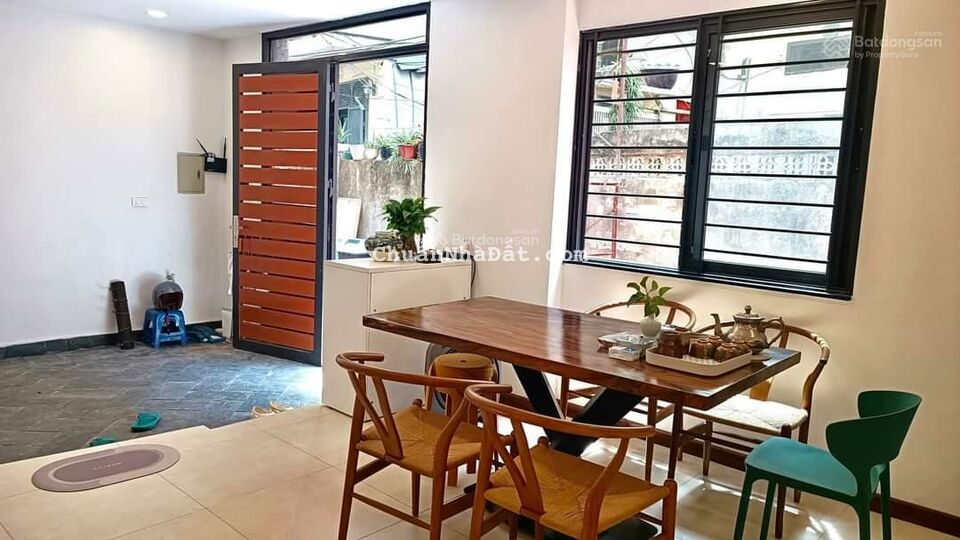 Nhà mới ở ngay! Nhà Ngõ 77 Xuân La, Tây Hồ 35m2, 5 tầng, giá chỉ 4.95 tỷ, lô góc, full nội thất