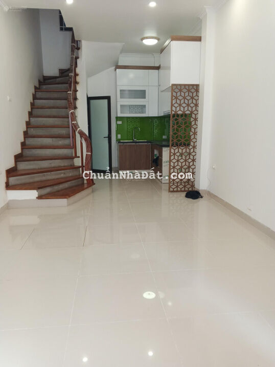 Bán nhà cực đẹp, lô góc, 36m2 + 5 tầng, giá giảm còn 3.8 tỷ. Vị trí đắc địa gần lotte Lạc Long Quân