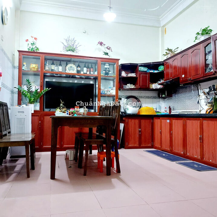 Bán đất tặng nhà 4 tầng Xuân La, 2 thoáng, 38m2, sổ đỏ đẹp, chỉ 3.5 tỷ