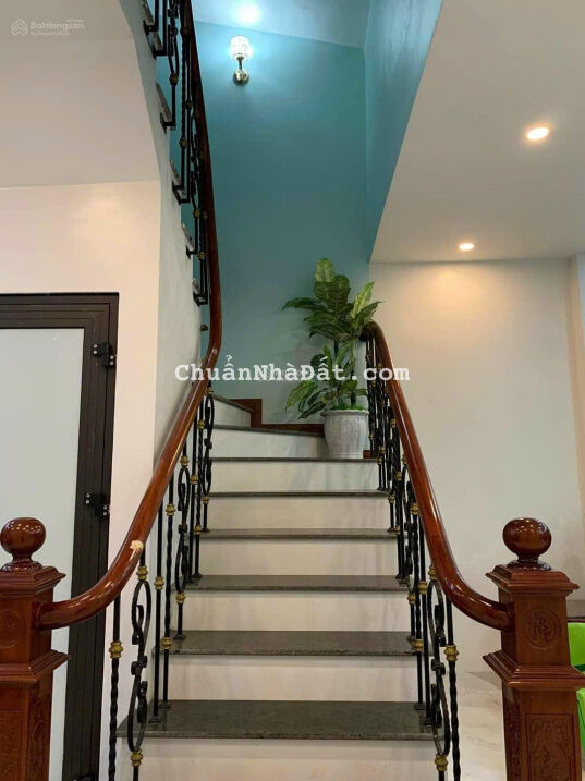 Bán nhà ngõ 603 Lạc Long Quân, sát quận uỷ Tây Hồ, 2 thoáng, 40m2, 5 tầng, 6 tỷ