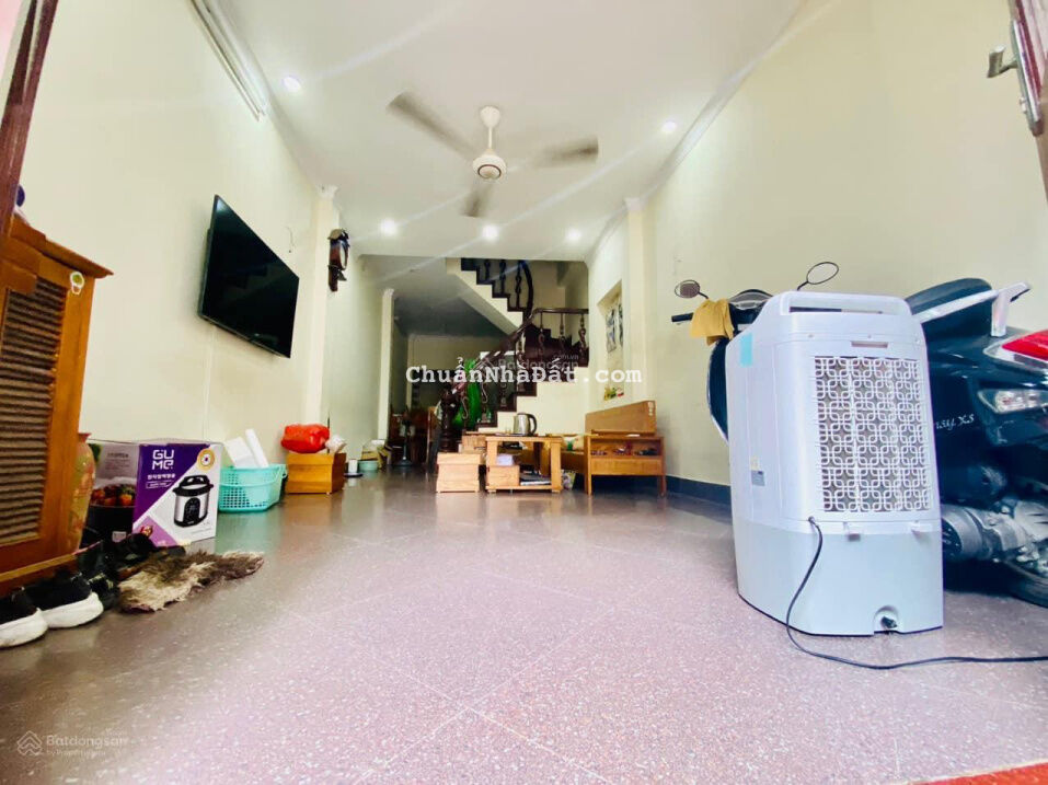 Bán nhà Xuân La Quận Tây Hồ, ngõ ô tô nhỏ, sát phố chỉ nhỉnh 5 tỷ