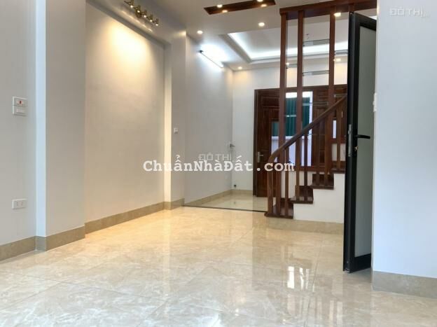 Bán nhà đường Lạc Long Quân, Xuân La, Tây Hồ 45m2 xây 5 tầng, cách phố 40m giá 5.9 tỷ
