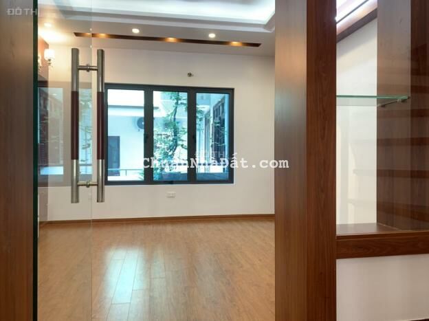 Bán nhà đường Lạc Long Quân, Xuân La, Tây Hồ 45m2 xây 5 tầng, cách phố 40m giá 5.9 tỷ