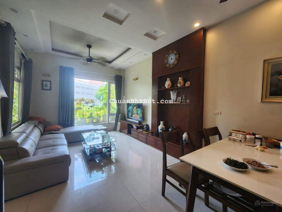 Phố đi bộ Trịnh Công Sơn, sát Hồ Tây, 50m2, 6 tầng, 11 tỷ