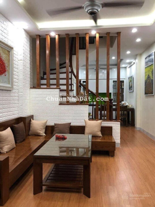 Chính chủ Xuân La, Dân Xây, ô tô đỗ cổng, thông, 2 thoáng, 52m2 x 5 tầng, 5.4 tỷ