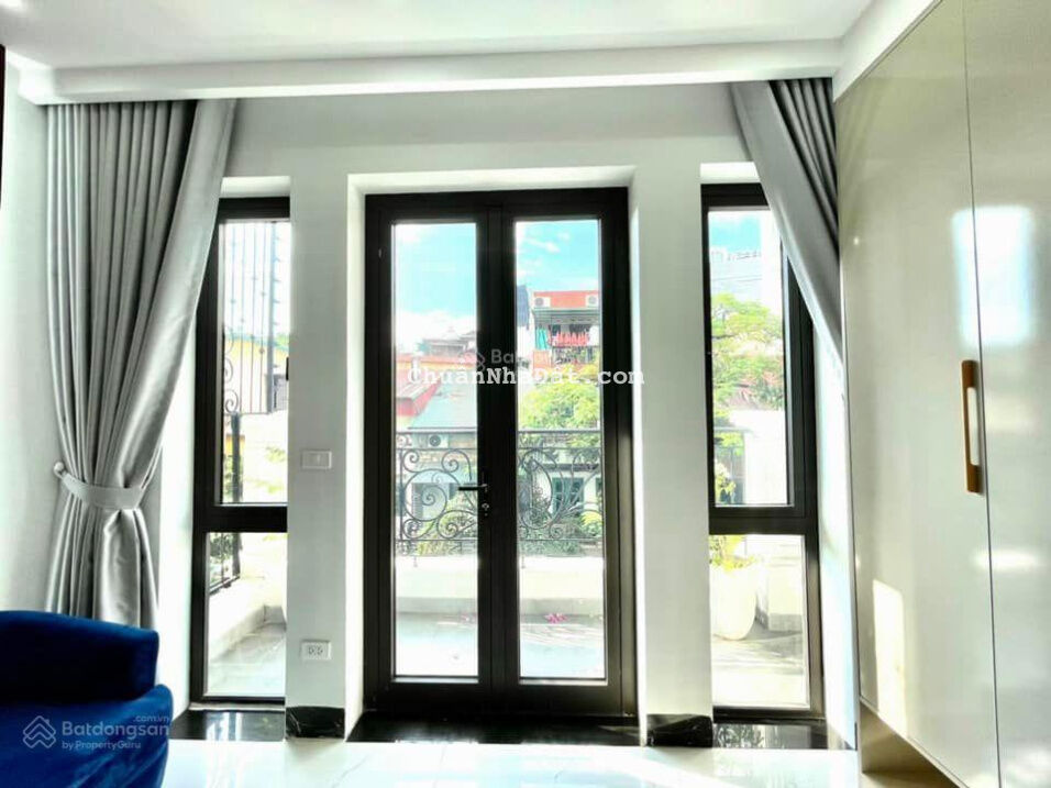 Bán tòa CHDV Trịnh Công Sơn - DT 80m2 - mt khủng - 7 tầng TM - thông ô tô - khu vip Tây Hồ - 17.8tỷ