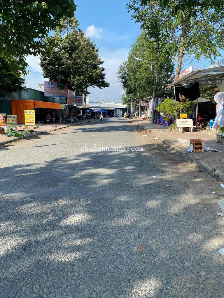 NHÀ GẦN CHỢ VƯỢT LŨ P8. TPVL. NHÀ RỘNG GIÁ HỮU NGHỊ NHÀ GẦN CHỢ VƯỢT LŨ P8. TPVL. NHÀ RỘNG GIÁ HỮU NGHỊ