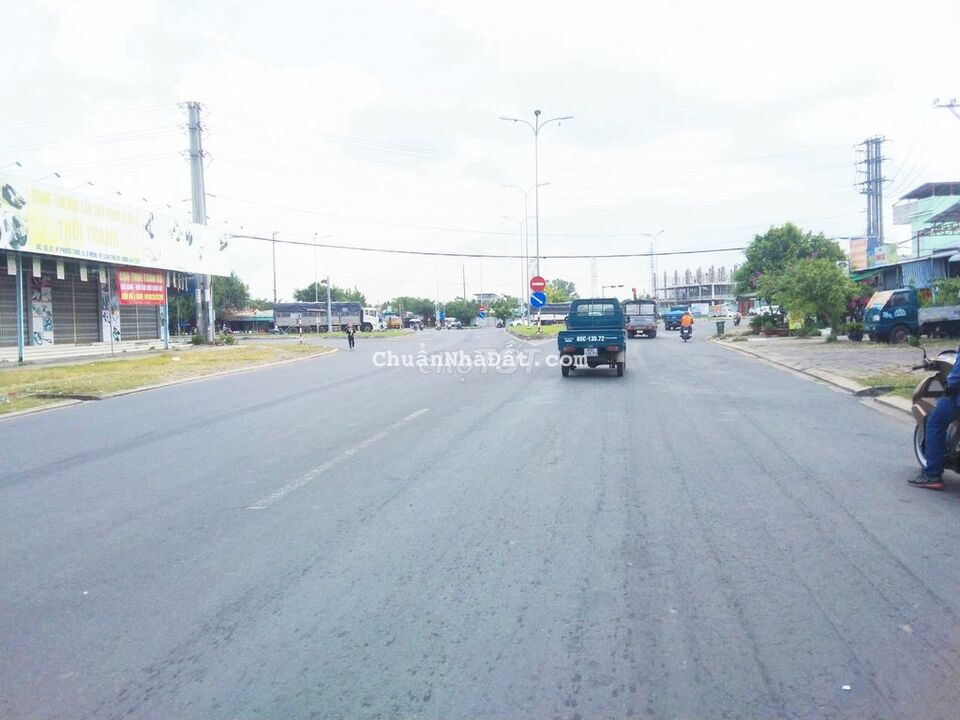 Nhà 10x36 thổ cư mặt tiền Trương Văn Diễn gần chợ ngã 3 xi măng Tây Đô