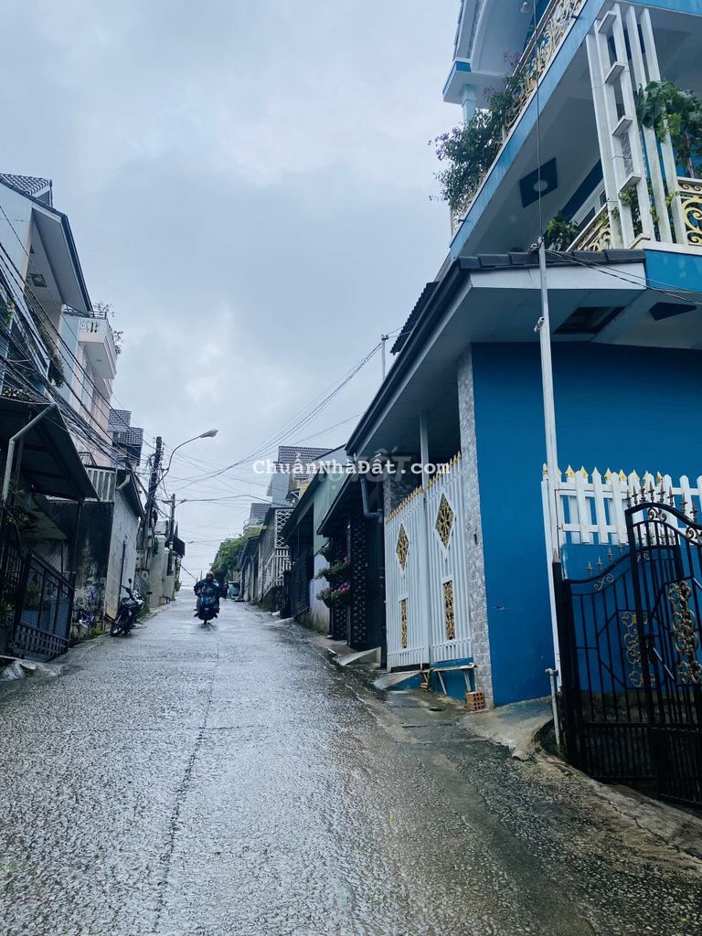 BÁN NHÀ HẺM OTO 6M NGAY CHỢ NGÔ QUYỀN GIÁ 6TY6