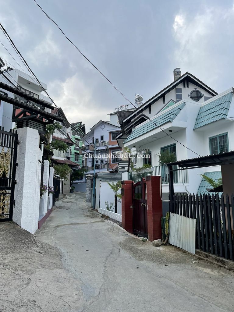 BÁN NHÀ HẺM OTO 6M NGAY CHỢ NGÔ QUYỀN GIÁ 6TY6