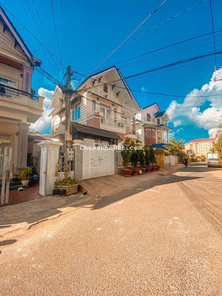 Bán nhà KQH Mê Linh. P9. Đà Lạt. 140m2. Giá *** khu vực 7,8 tỷ Bán nhà KQH Mê Linh. P9. Đà Lạt. 140m2. Giá *** khu vực 7,8 tỷ