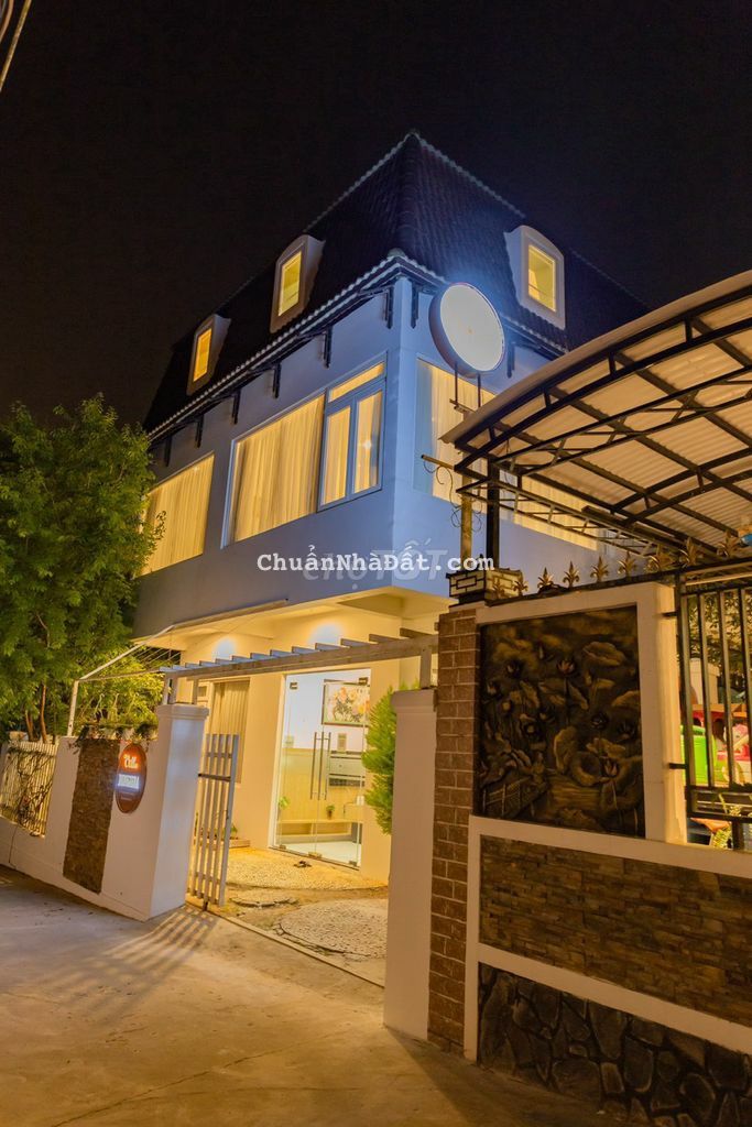 Bán Villa Sân Vườn Phường 8. Đà Lạt. Thu Nhập Ổn Định 70-80tr/1 Tháng.