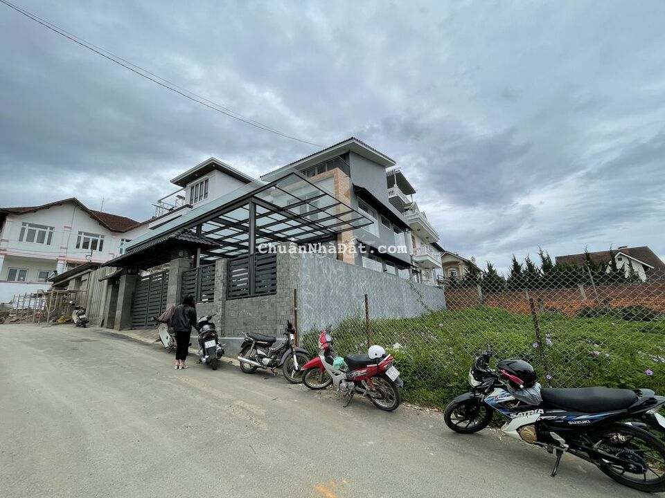 BÁN VILLA SÂN VƯỜN TRUNG TÂM PHƯỜNG 9 BÁN VILLA SÂN VƯỜN TRUNG TÂM PHƯỜNG 9