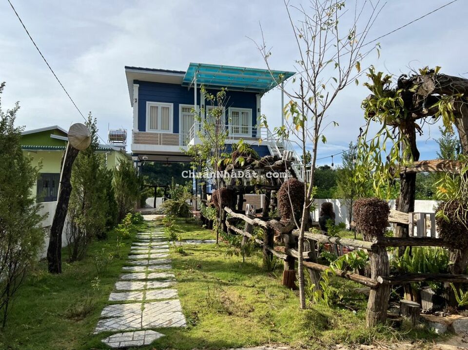 Nhà sân vườn, view đẹp, sổ riêng 300m thổ cư