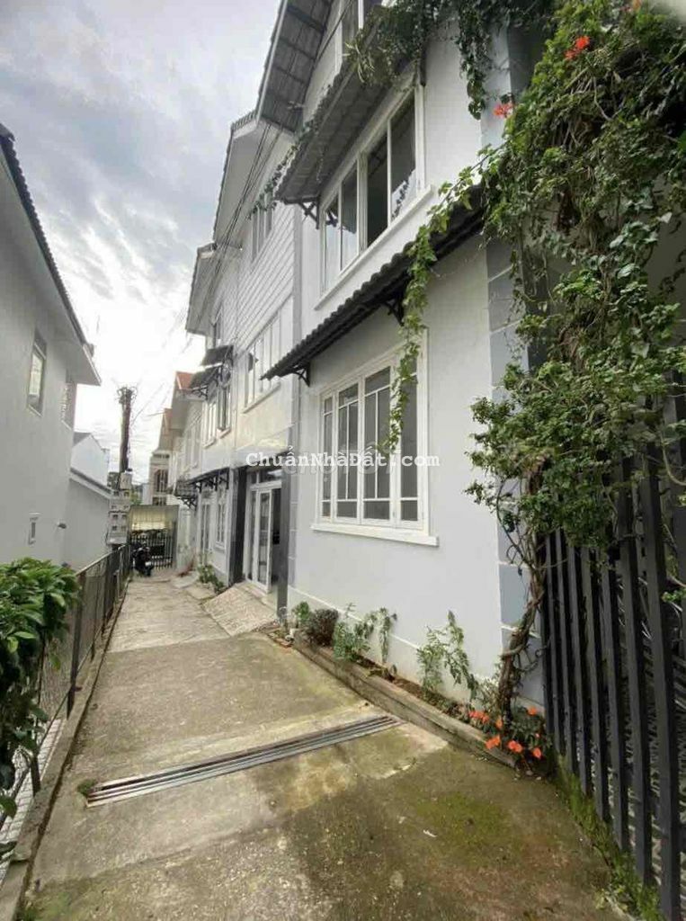 Hạ giá gấp! Cần bán căn nhà 2.95 tỷ xây dựng phân Hạ giá gấp! Cần bán căn nhà 2.95 tỷ xây dựng phân