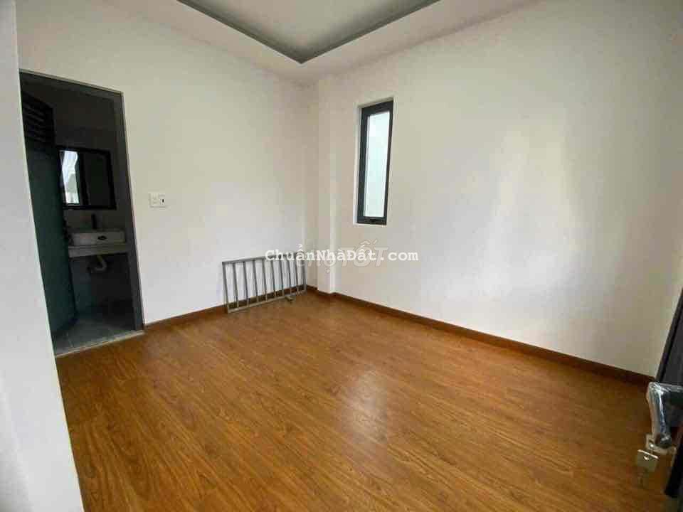 chủ cần bán căn nhà nhỏ nhìn hơi xinh xinh ạ