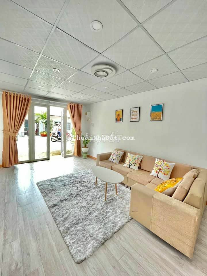 CẦN TIỀN BÁN GẤP NHÀ MẶT TIỀN ĐƯỜNG KINH DOANH P4