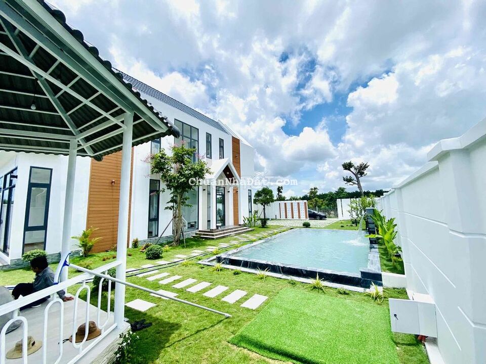 Bán gấp biệt thự vườn 300m2 gần biển Lộc An, 3,3 tỷ, sổ sẵn