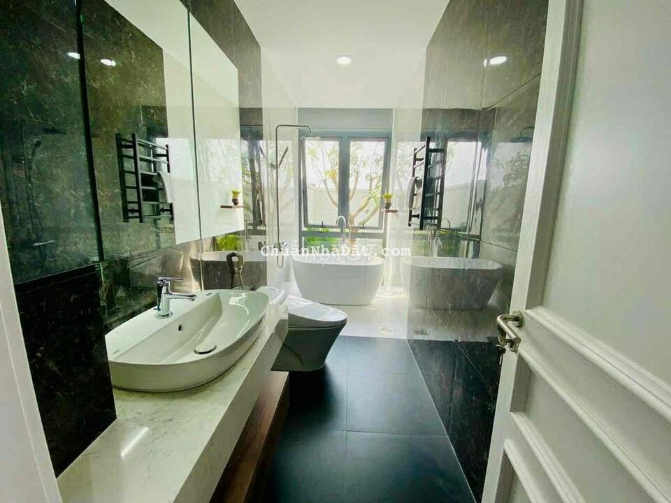 Bán biệt thự nghĩ dưỡng gần biển Hồ tràm, nằm mặt tiền, 300m2, giá 3,5 Bán biệt thự nghĩ dưỡng gần biển Hồ tràm, nằm mặt tiền, 300m2, giá 3,5