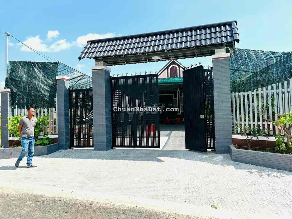 căn nhà mới trên đất 420m2 giá chỉ 4.2 tỷ gần biển