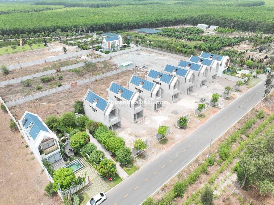 ra 2 biệt thự liền kề, 600m2 với 400m2, 6 phòng ngủ, sổ sẵn, nhà sẵn.