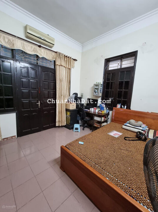 Bán nhà TT Đống Đa - một nhà ra phố - vị trí đắc địa - nhà đẹp - giá rẻ - LH E Yến 0968661393