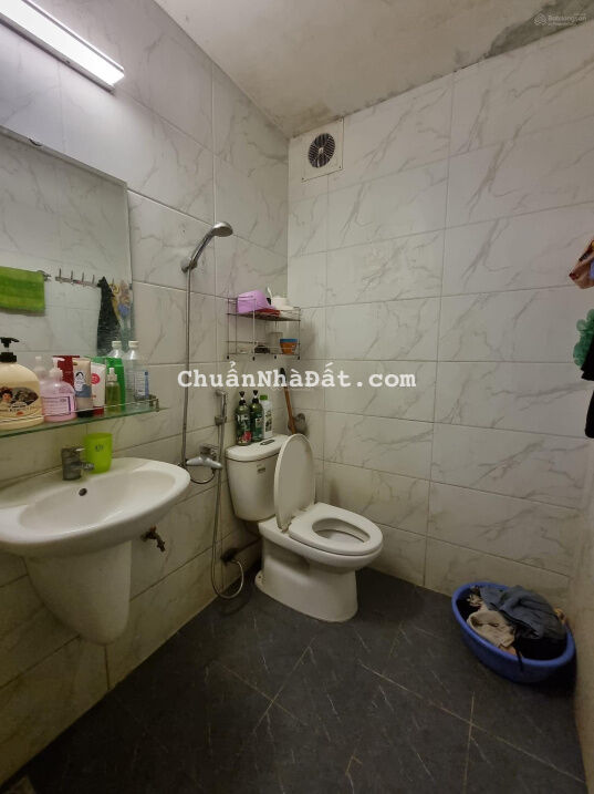 Bán nhà TT Đống Đa - một nhà ra phố - vị trí đắc địa - nhà đẹp - giá rẻ - LH E Yến 0968661393