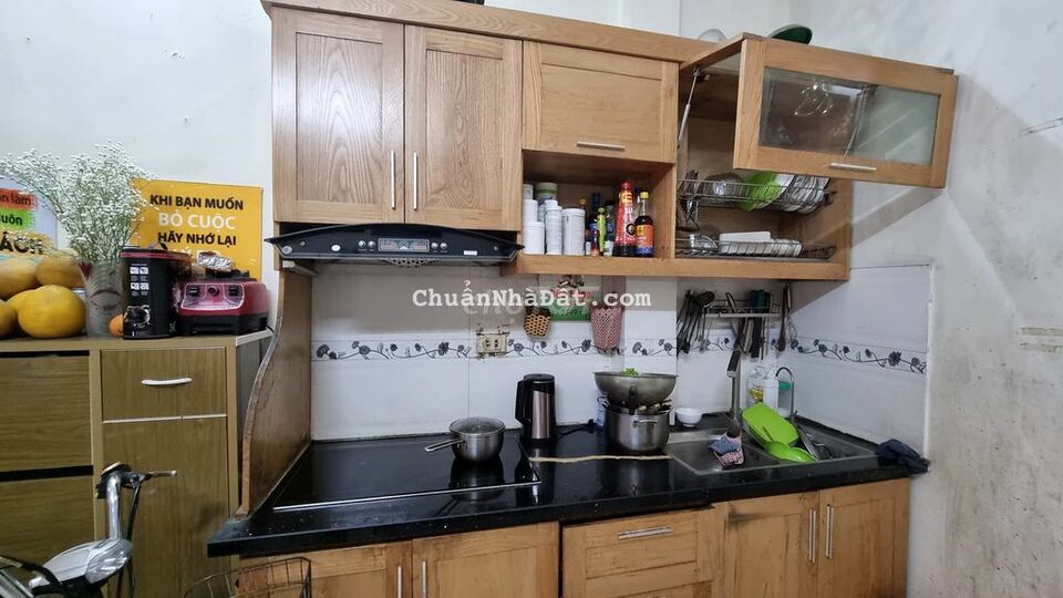 (HIẾM) Bán Gấp Nhà Đường Láng,Gía Nhỉnh 3 tỷ, 6 Tầng,Ô Tô 4 Chỗ Đỗ Cửa