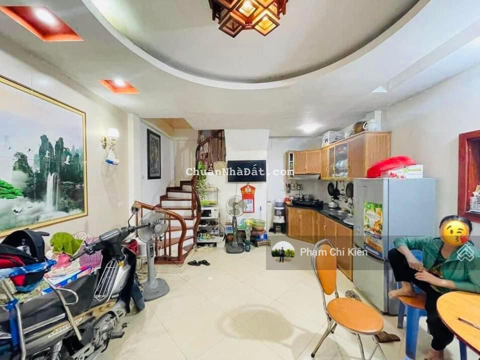 Bán nhà riêng Láng Đống Đa, 5 tầng MT 4m, 4.3 tỷ. LH 0979526886