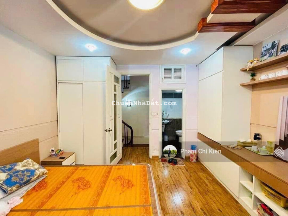 Bán nhà riêng Láng Đống Đa, 5 tầng MT 4m, 4.3 tỷ. LH 0979526886