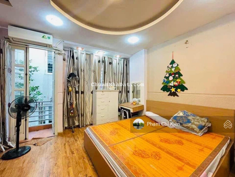 Bán nhà riêng Láng Đống Đa, 5 tầng MT 4m, 4.3 tỷ. LH 0979526886