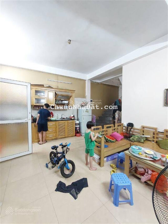 Bán nhà - ngõ chợ Khâm Thiên - Đống Đa - gần phố - tiện ích - 3 ngủ - trước nhà rộng SH quay đầu