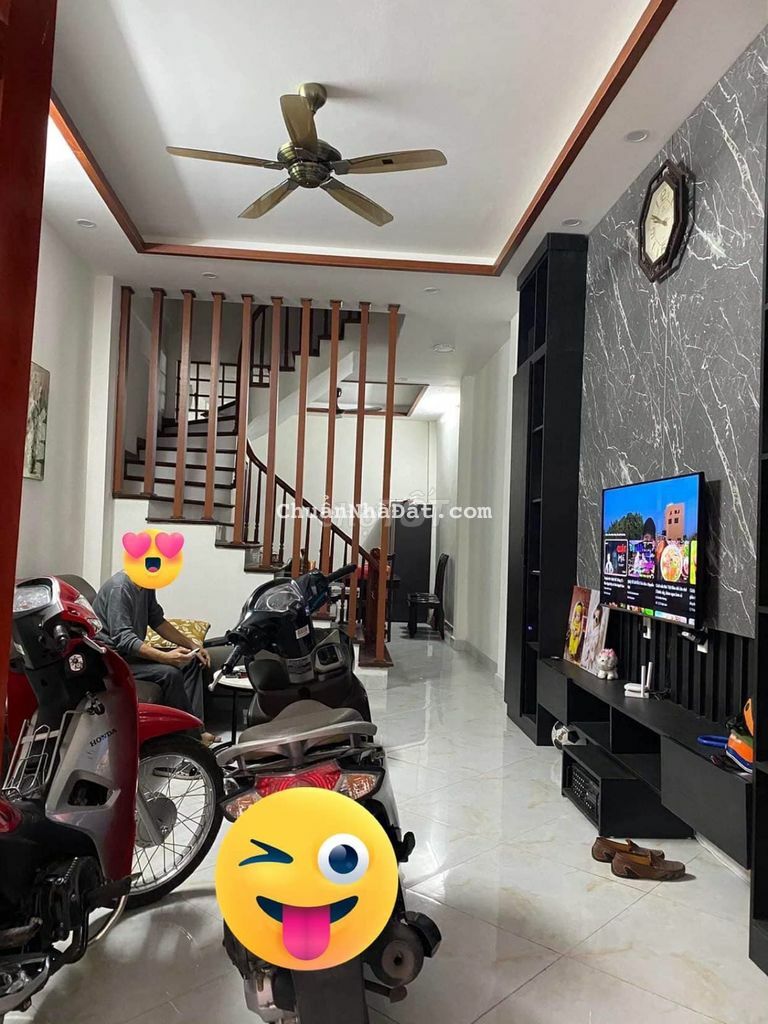 Nhà mặt phố Xã Đàn, oto đỗ cửa, nhà thoáng, đẹp, 33m2*5T, nhỉnh 4 tỷ