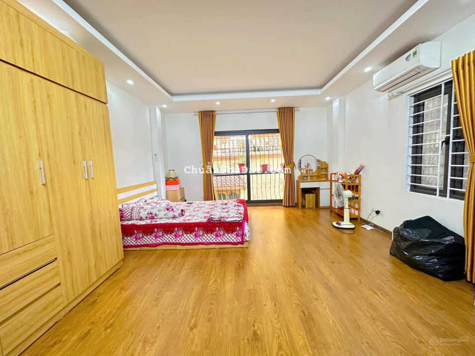 Rẻ giật mình! Bán nhà Khâm Thiên, sát phố, ngõ thông, 2 thoáng, 34m2*4T chỉ 2,85 tỷ